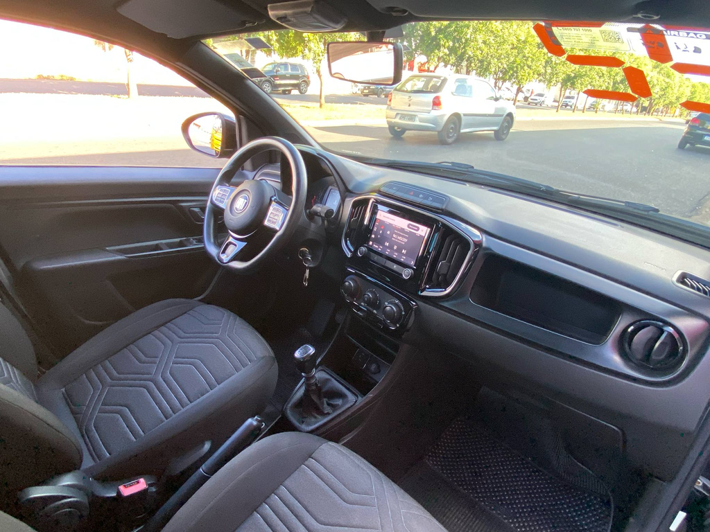 Fiat Strada Preto
