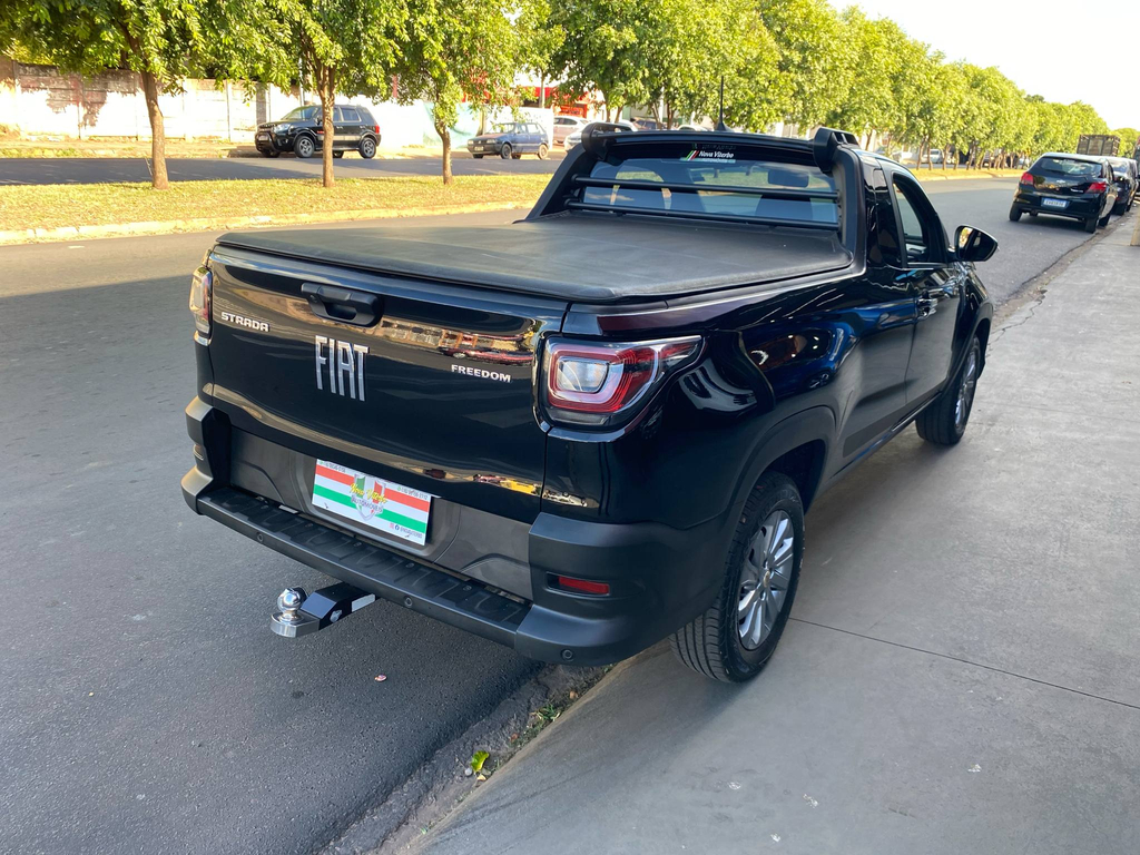 Fiat Strada Preto