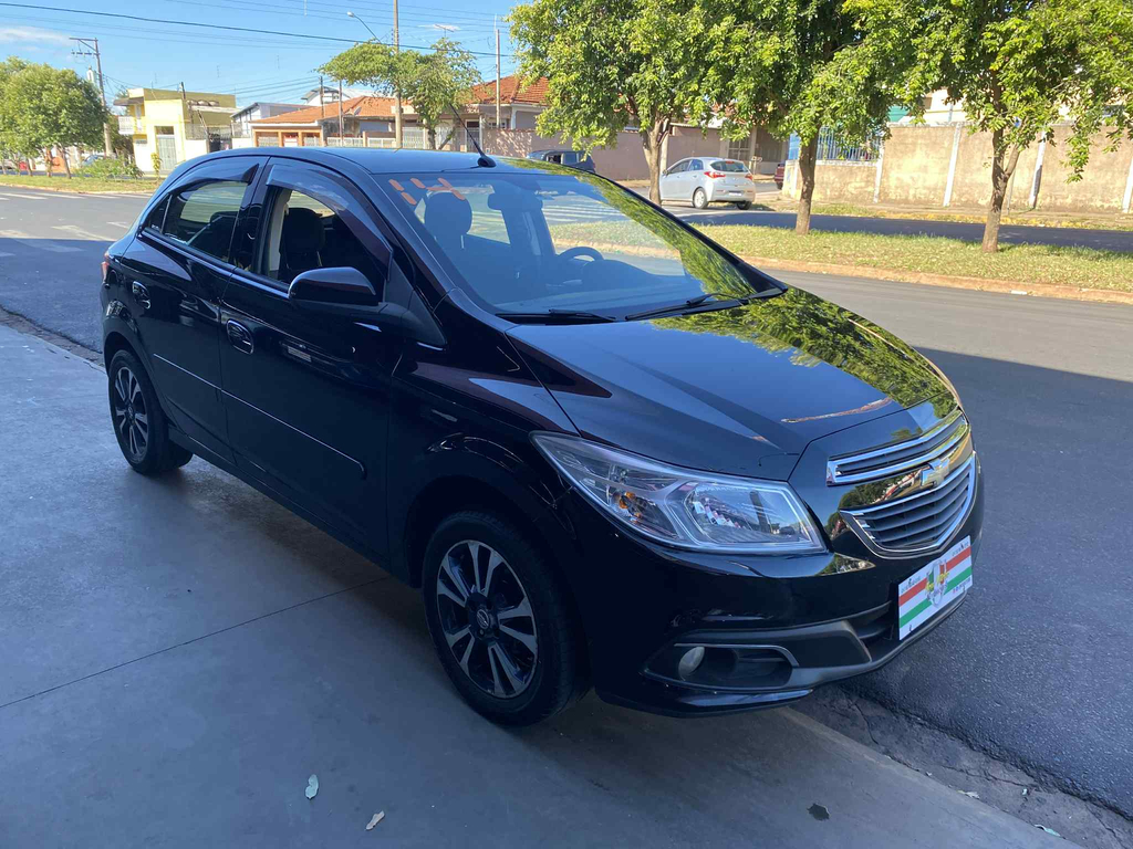 Chevrolet Onix Preto
