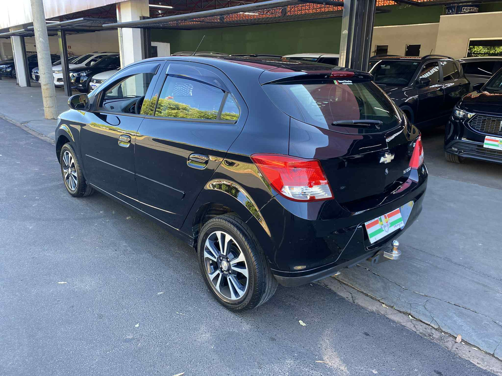 Chevrolet Onix Preto