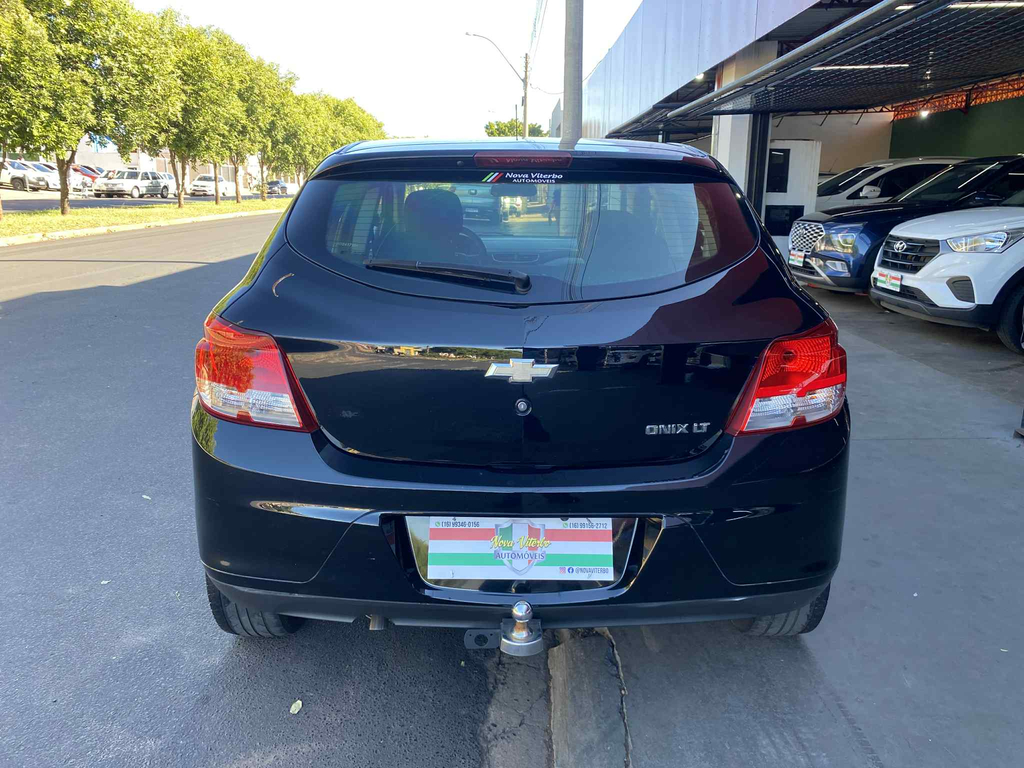 Chevrolet Onix Preto
