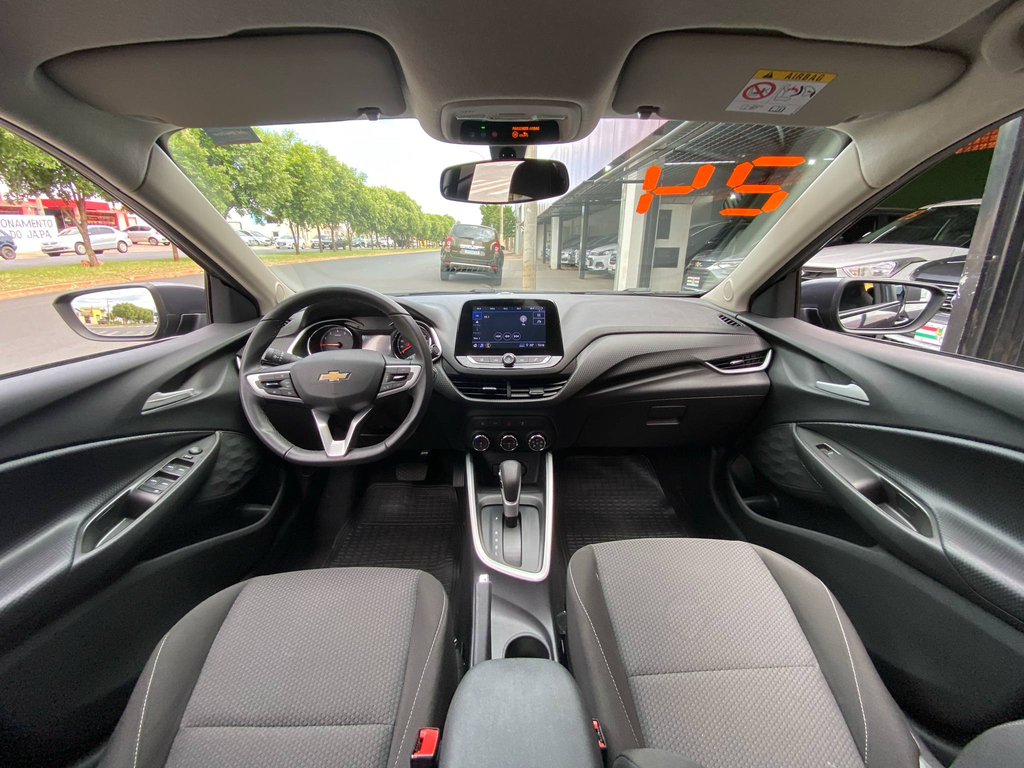 Chevrolet Onix Cinza