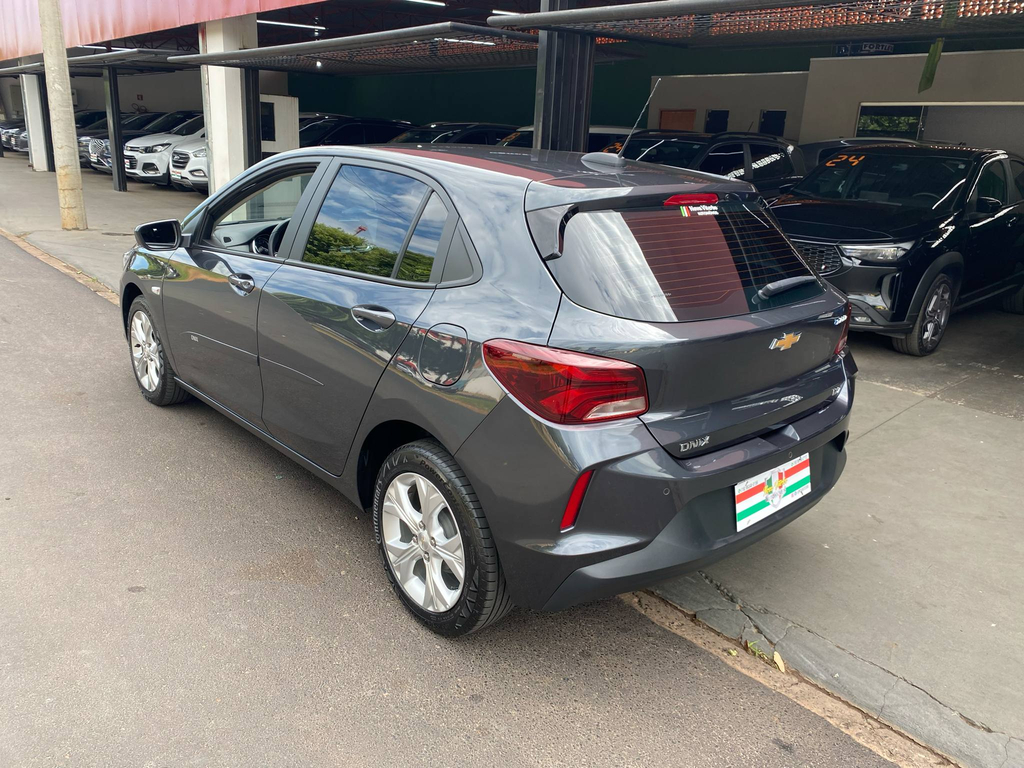Chevrolet Onix Cinza