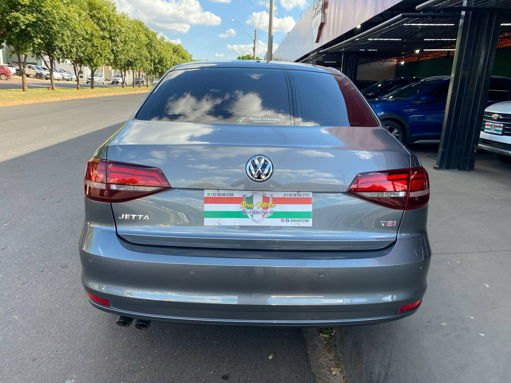 Volkswagen Jetta Cinza