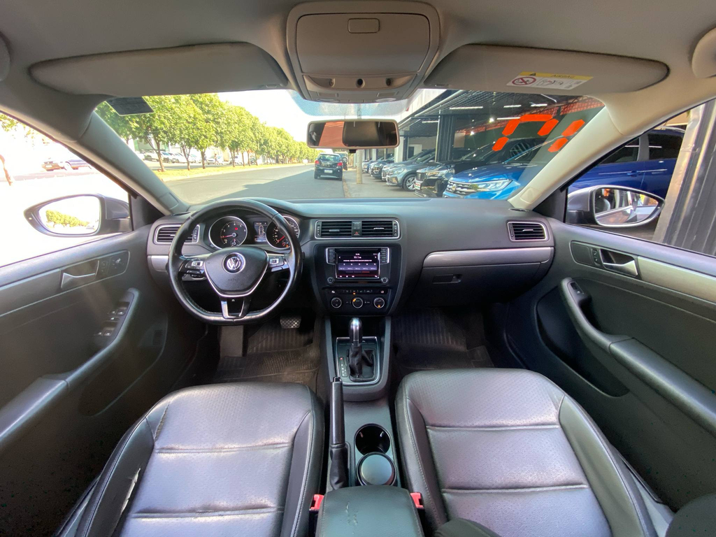 Volkswagen Jetta Cinza