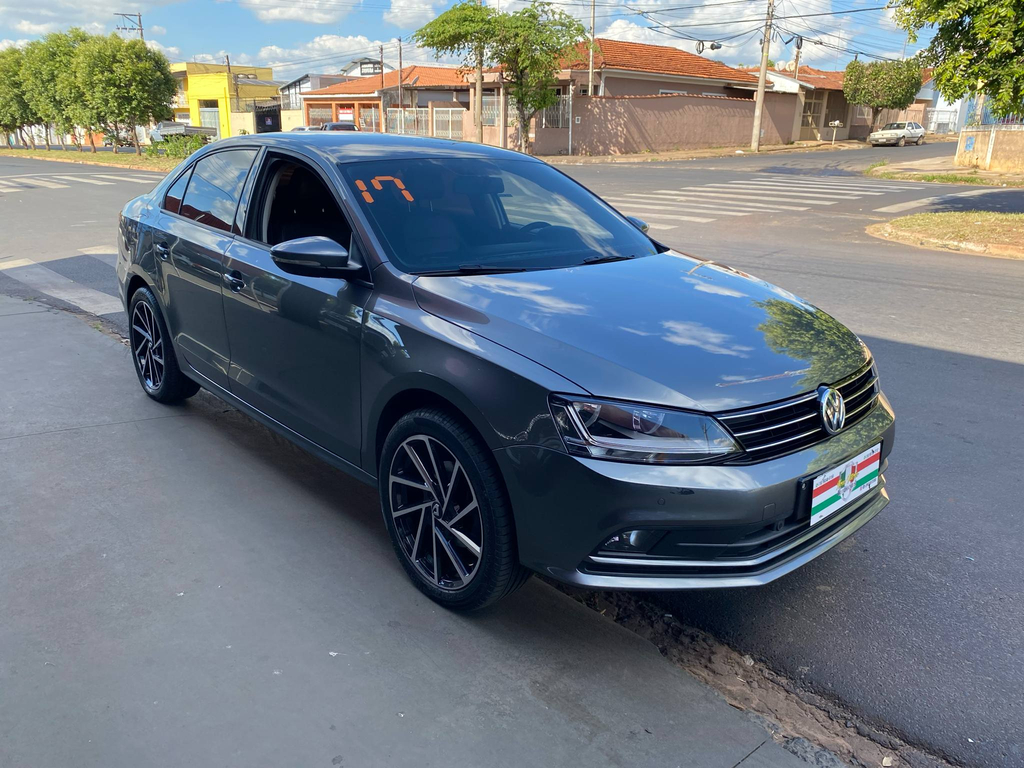Volkswagen Jetta Cinza