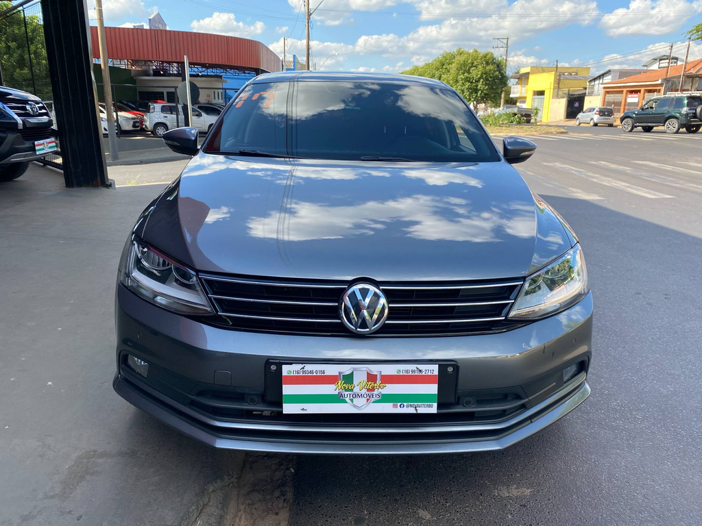 Volkswagen Jetta Cinza