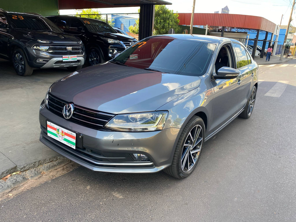 Volkswagen Jetta Cinza