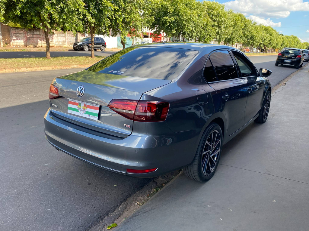Volkswagen Jetta Cinza