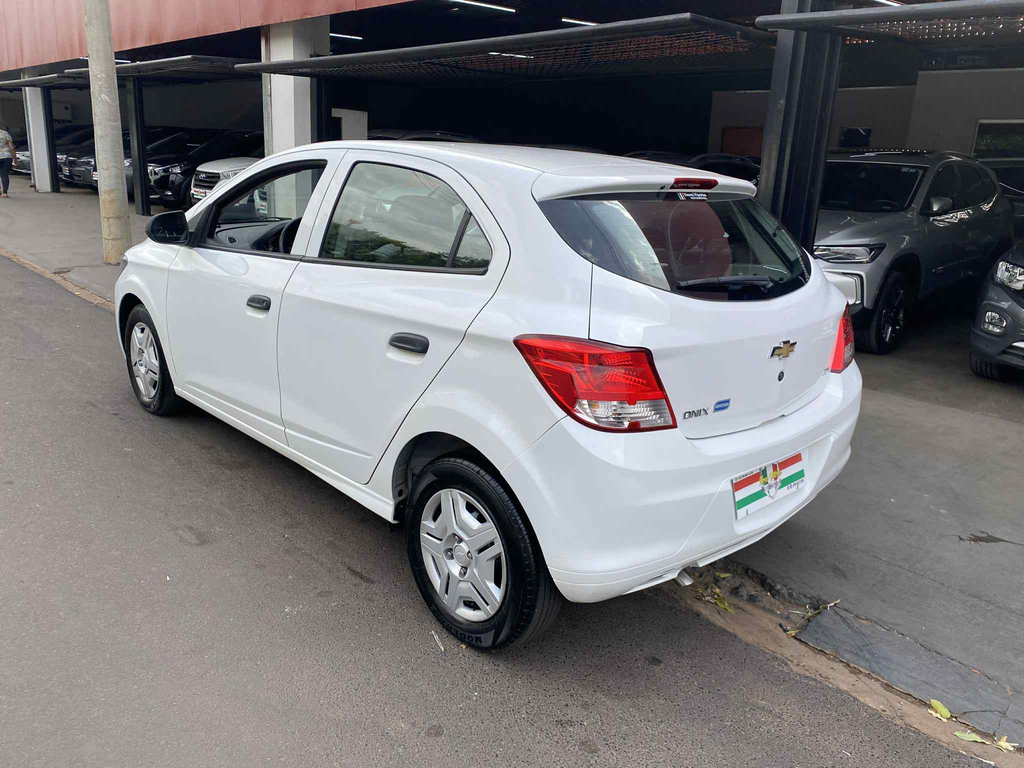 Chevrolet Onix Branco