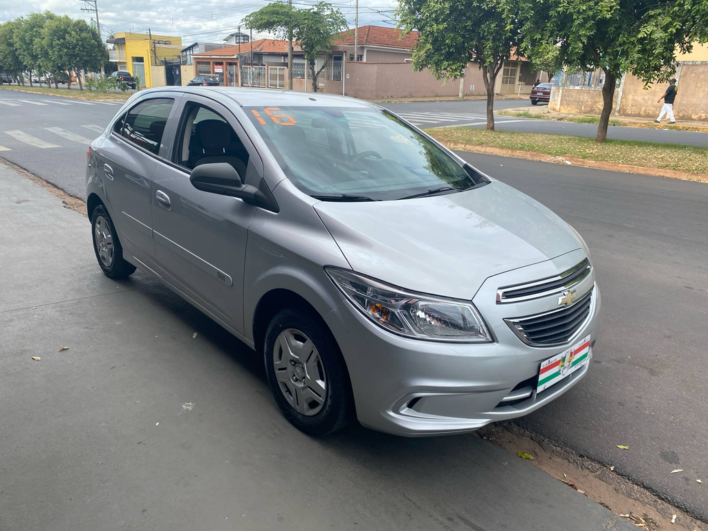 Chevrolet Onix Prata