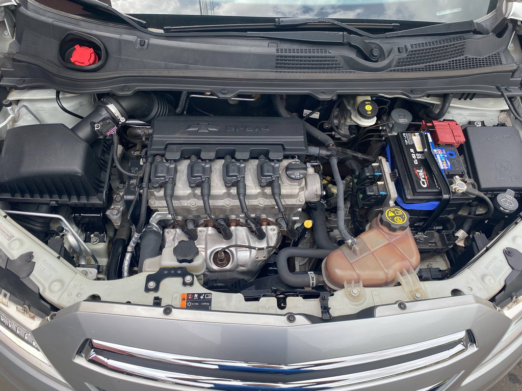Chevrolet Onix Prata