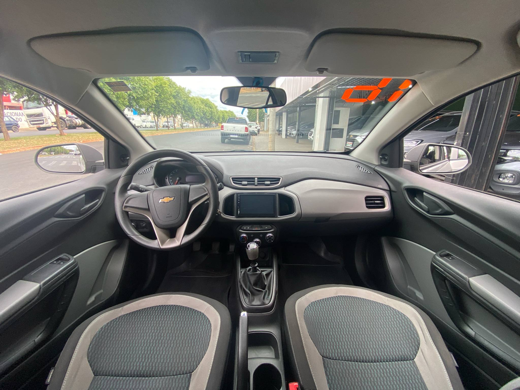Chevrolet Onix Prata