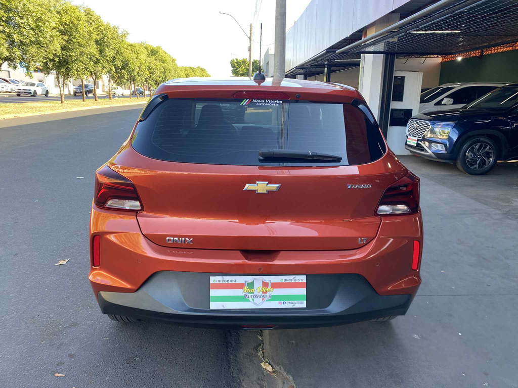 Chevrolet Onix Laranja