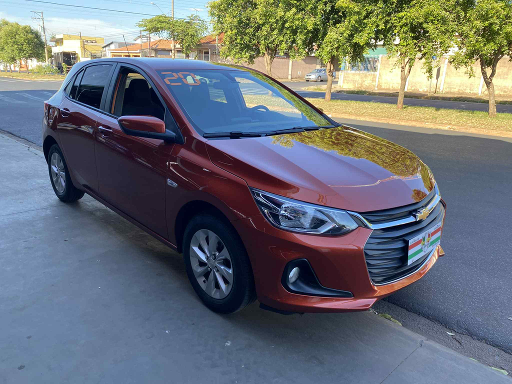 Chevrolet Onix Laranja