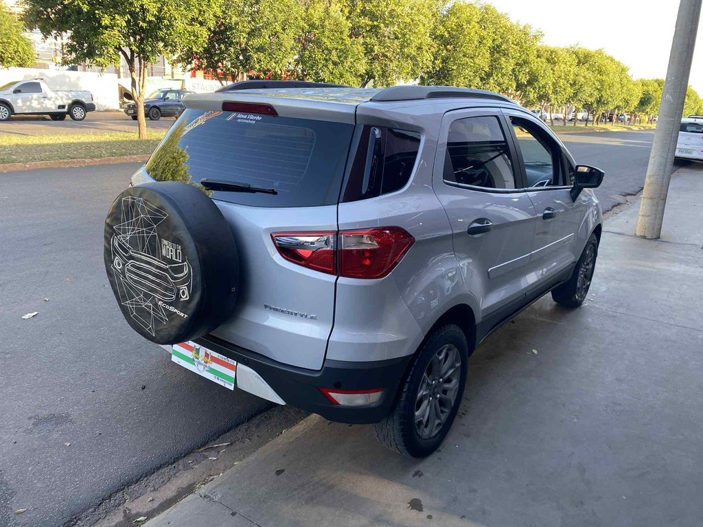 Ford EcoSport Prata