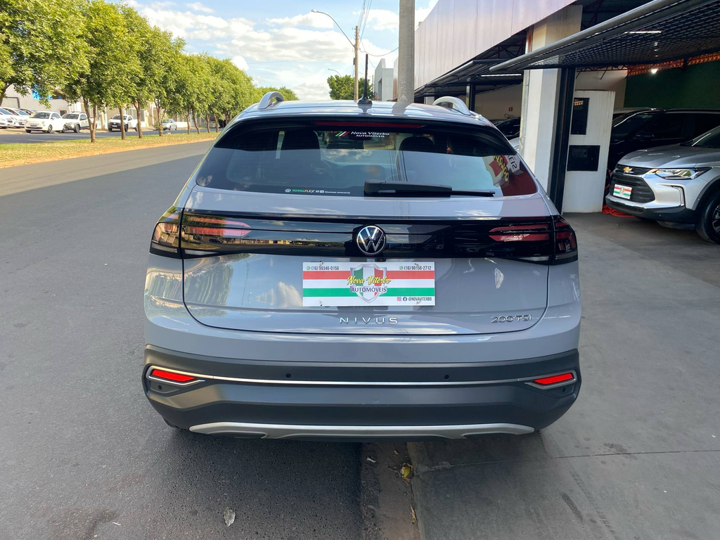 Volkswagen Nivus Cinza