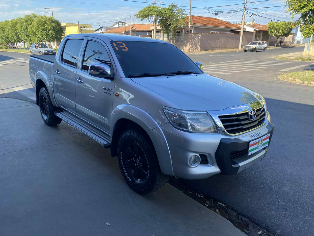 Toyota Hilux Cabine Dupla Prata