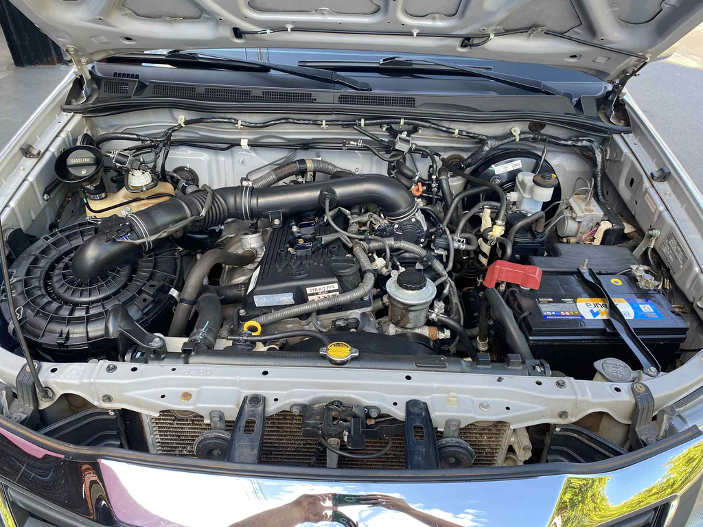 Toyota Hilux Cabine Dupla Prata