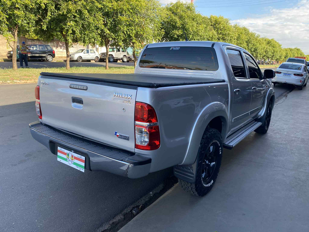Toyota Hilux Cabine Dupla Prata