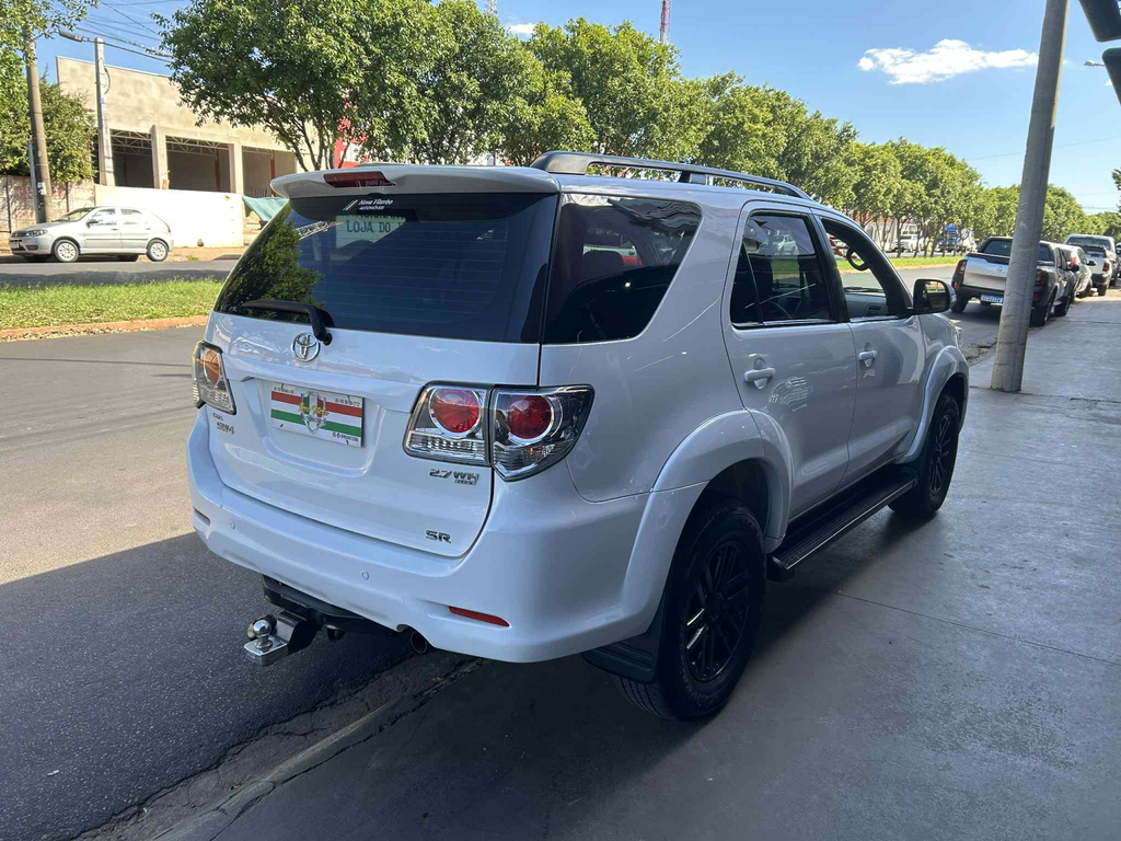 Toyota Hilux SW4 Branco