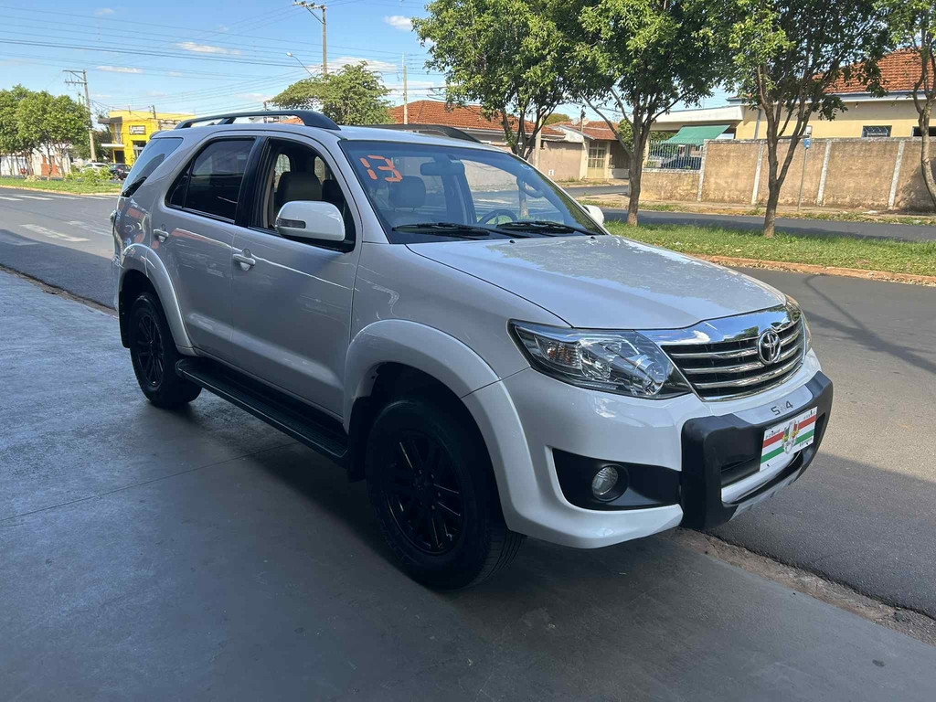 Toyota Hilux SW4 Branco