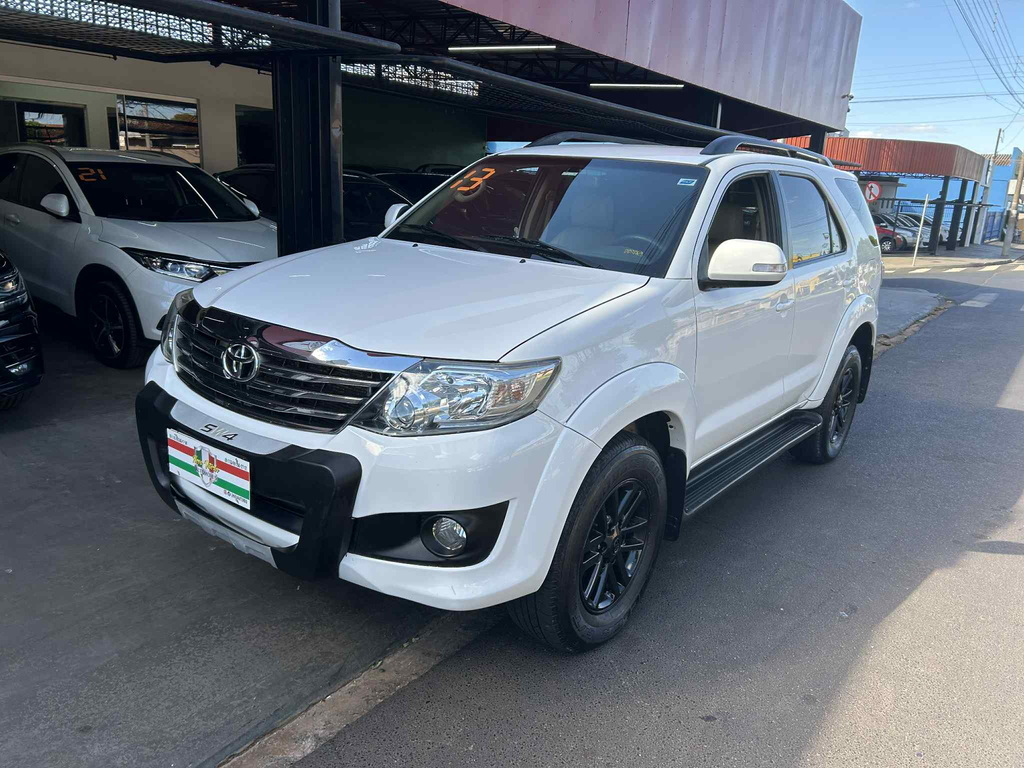 Toyota Hilux SW4 Branco
