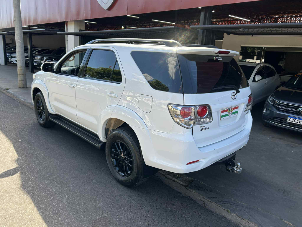 Toyota Hilux SW4 Branco