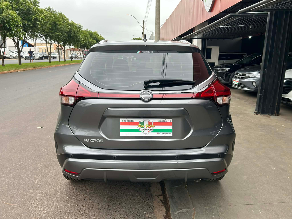 Nissan Kicks Cinza