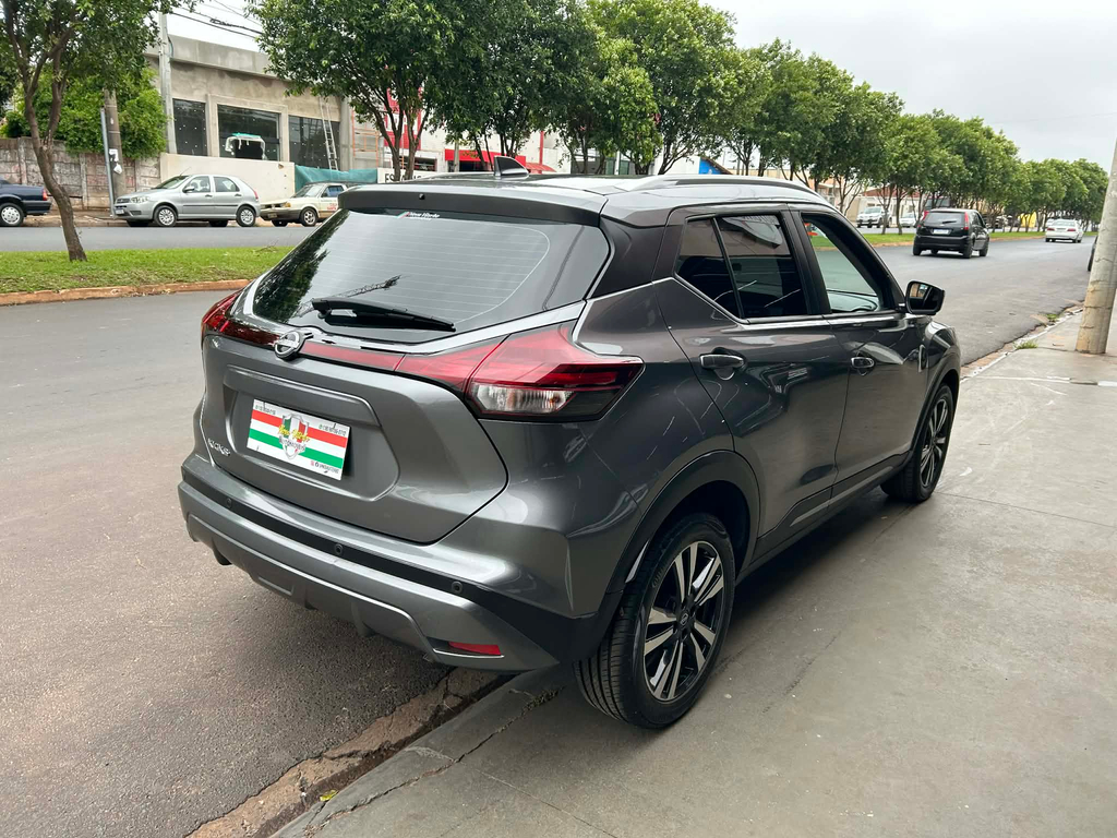 Nissan Kicks Cinza
