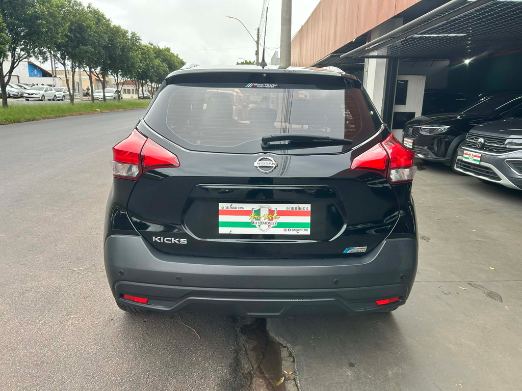 Nissan Kicks Preto