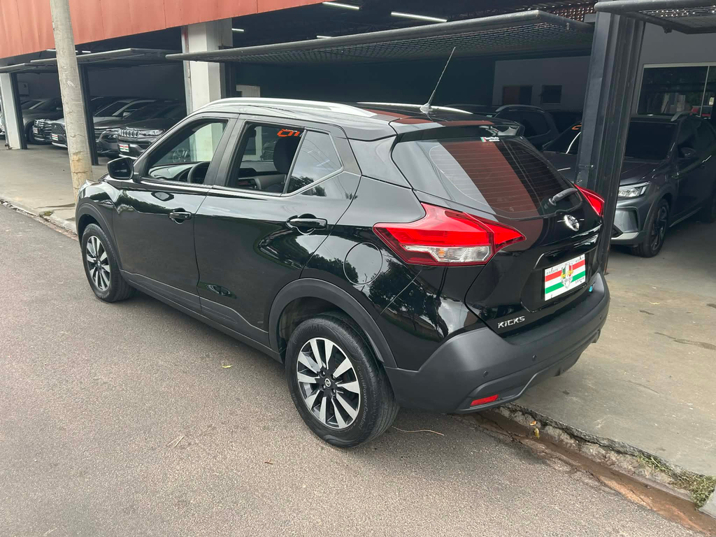 Nissan Kicks Preto