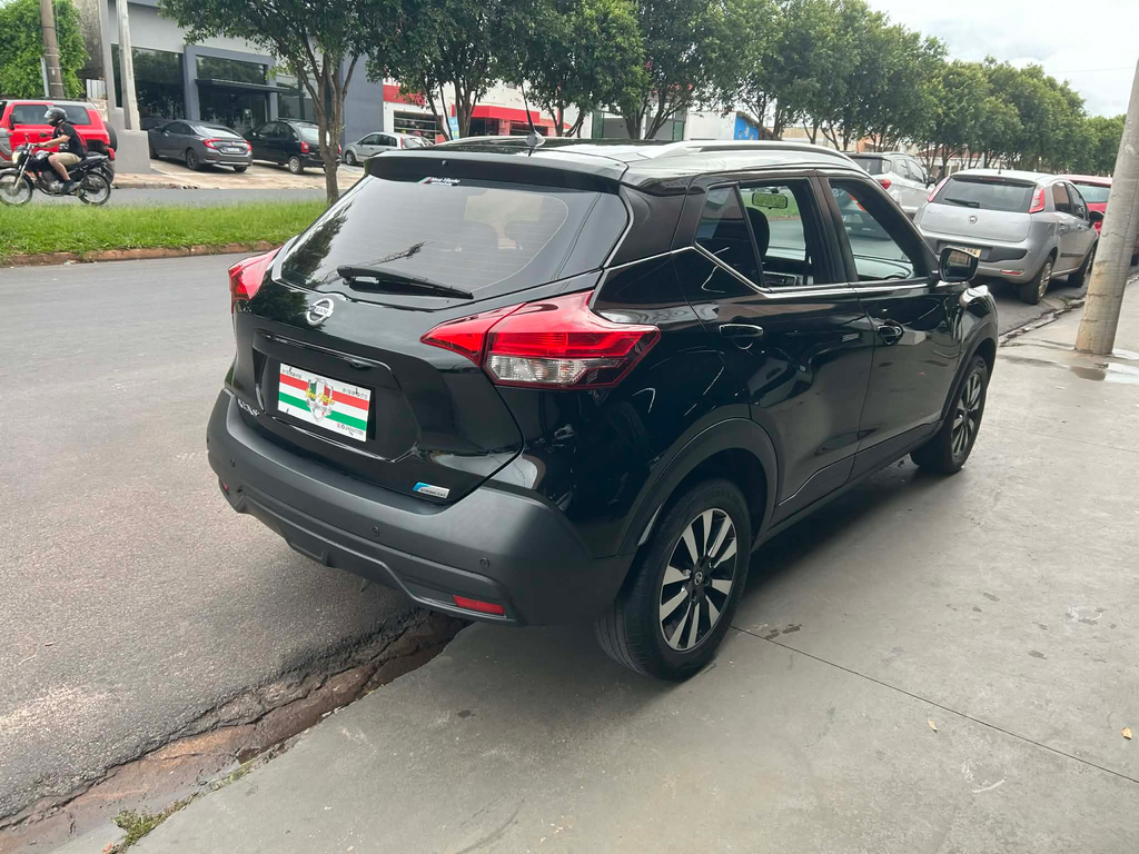Nissan Kicks Preto