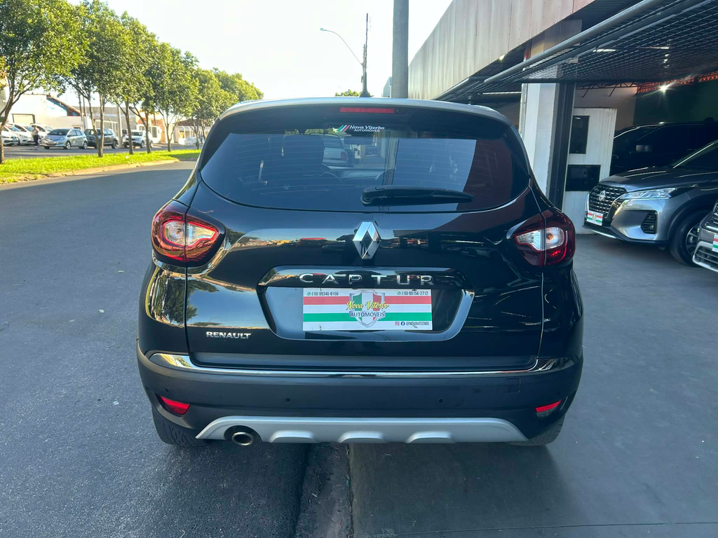 Renault Captur Preto