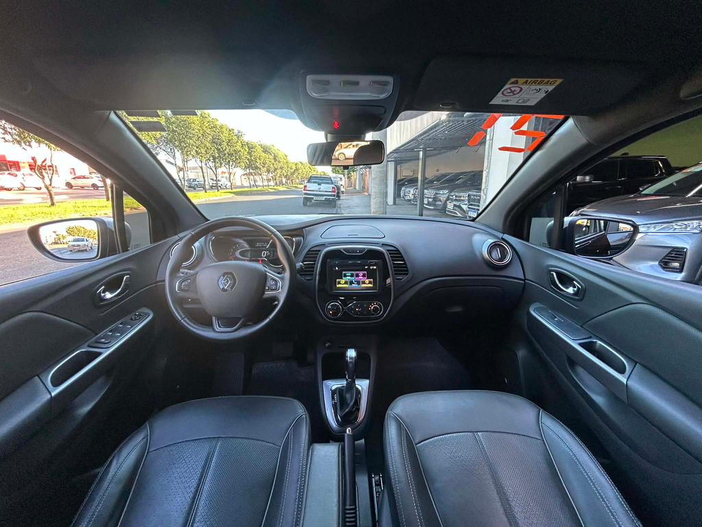 Renault Captur Preto