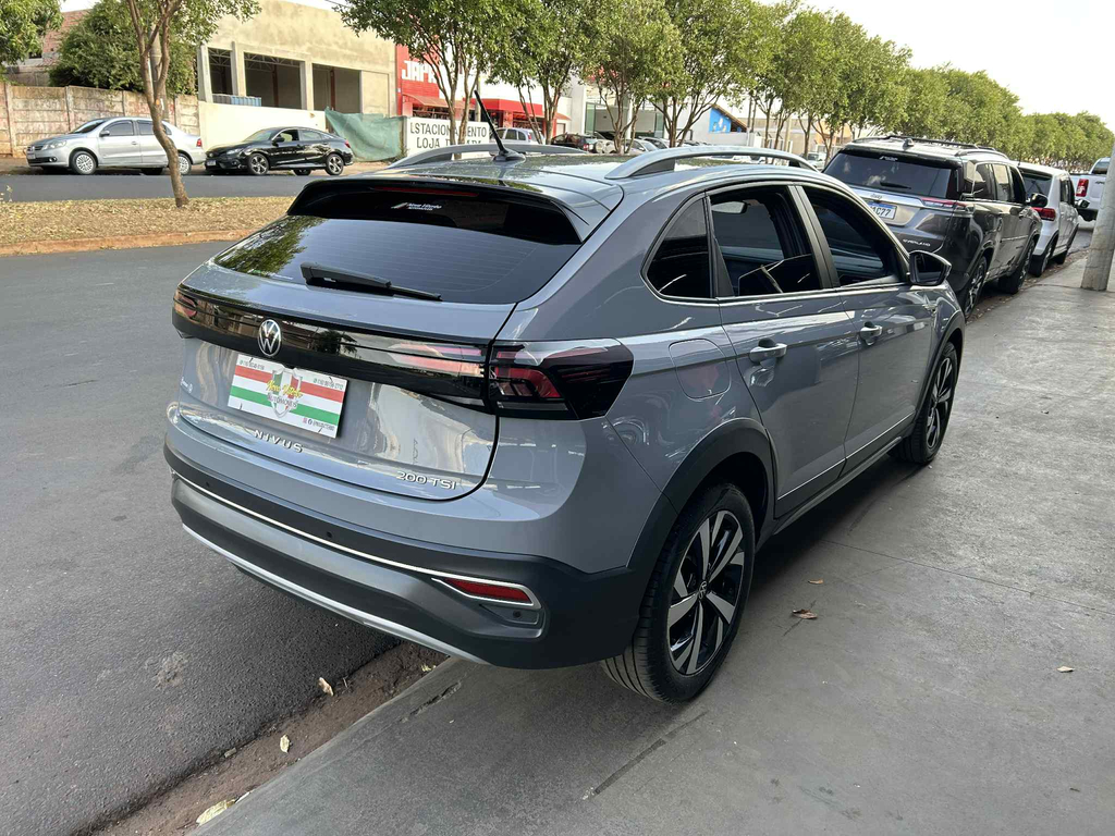 Volkswagen Nivus Cinza