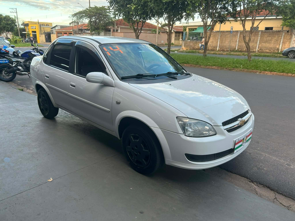 Chevrolet Classic Branco