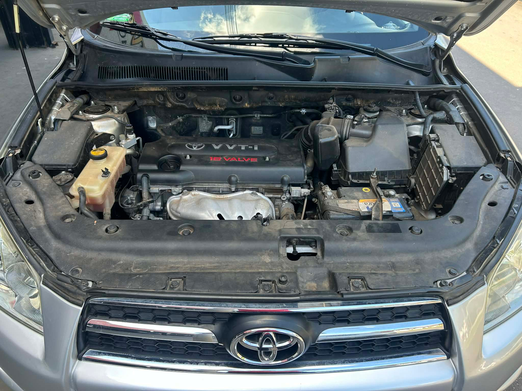Toyota RAV4 Prata