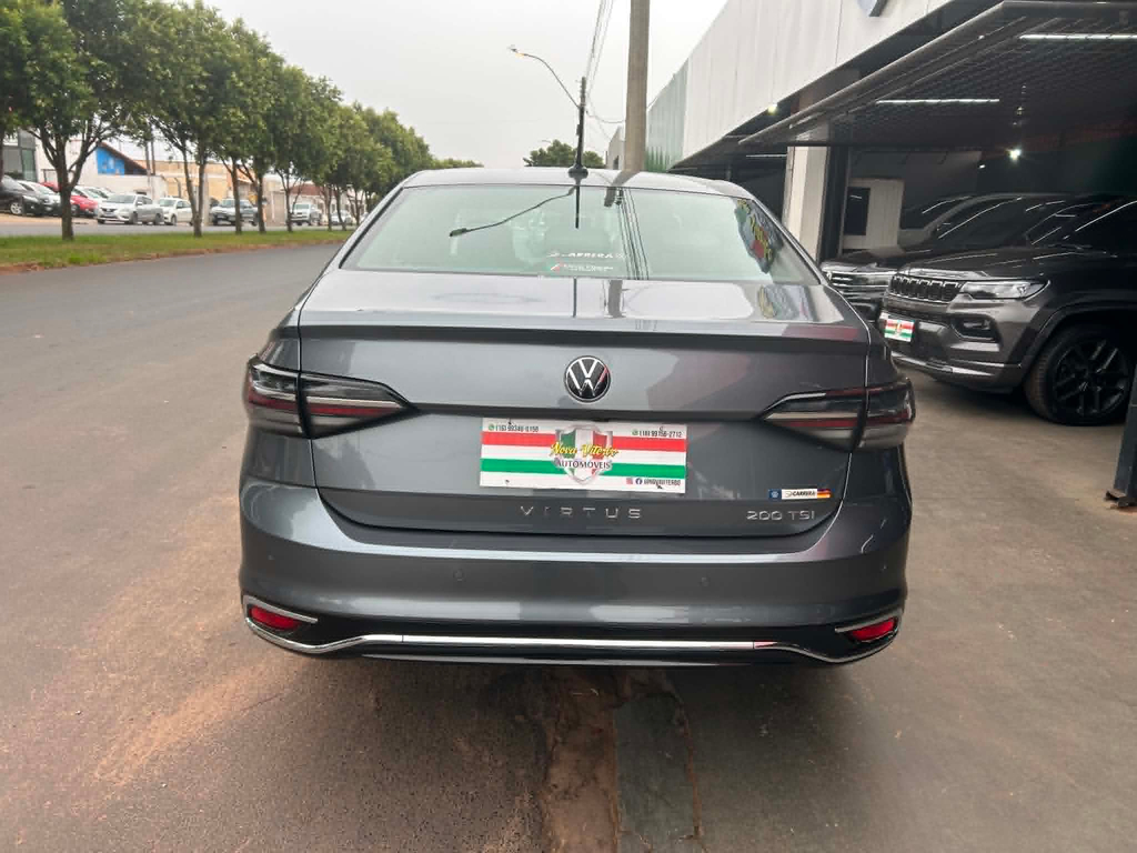 Volkswagen Virtus Cinza