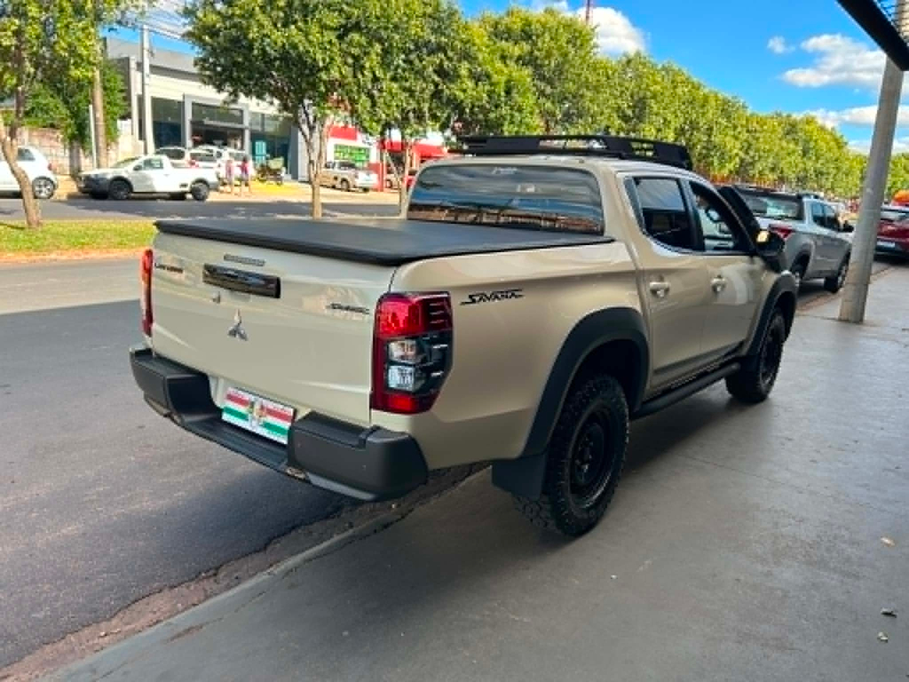 Mitsubishi L200 Triton Bege