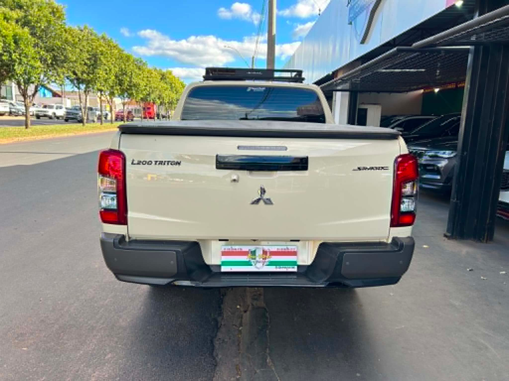 Mitsubishi L200 Triton Bege
