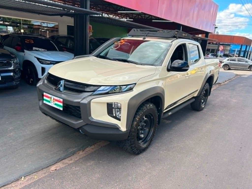 Mitsubishi L200 Triton Bege