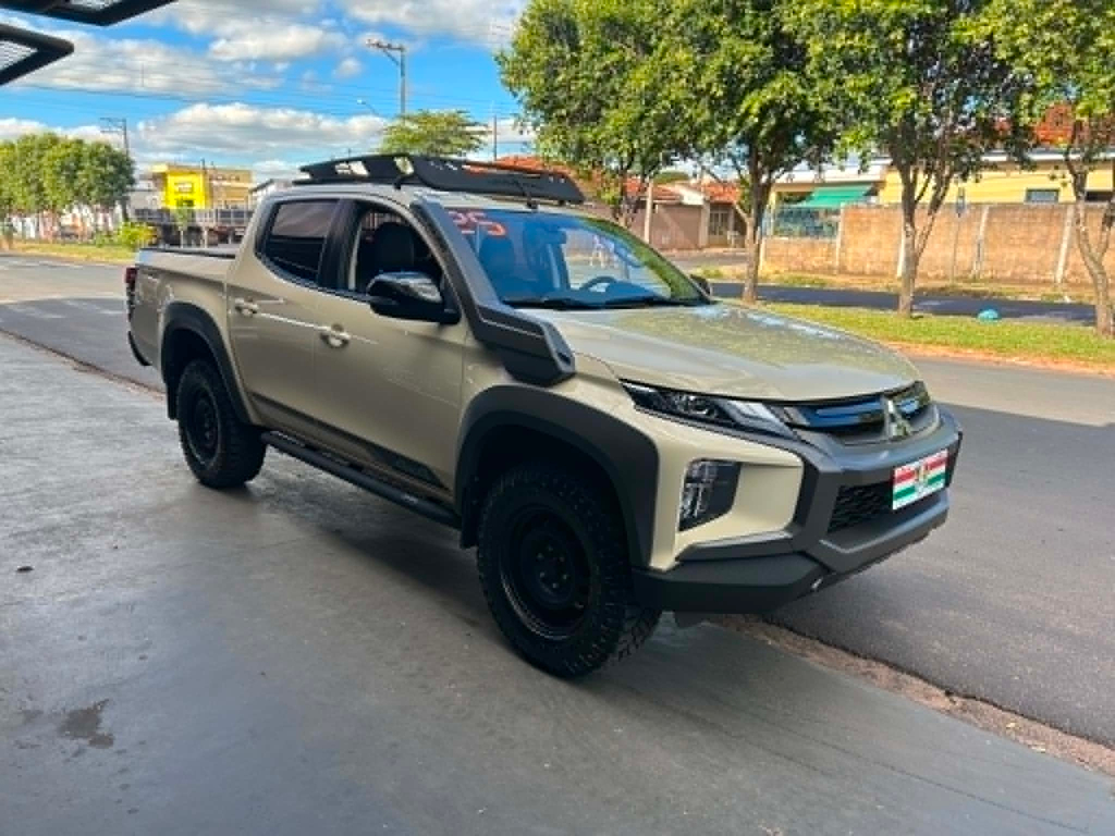 Mitsubishi L200 Triton Bege