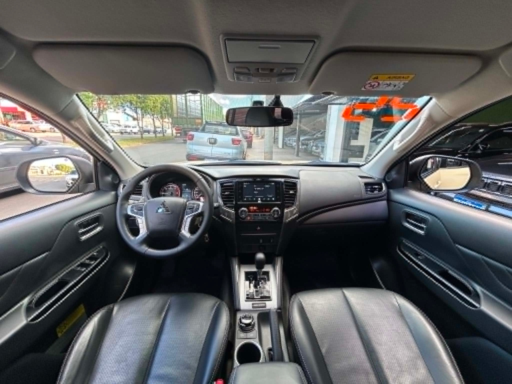 Mitsubishi L200 Triton Bege