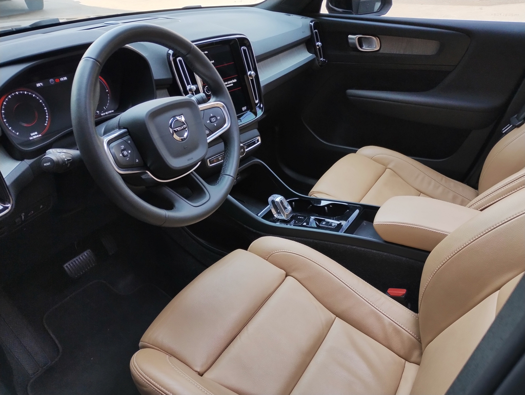 Volvo XC40 Preto