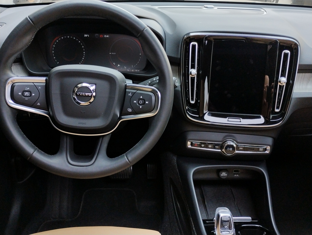 Volvo XC40 Preto