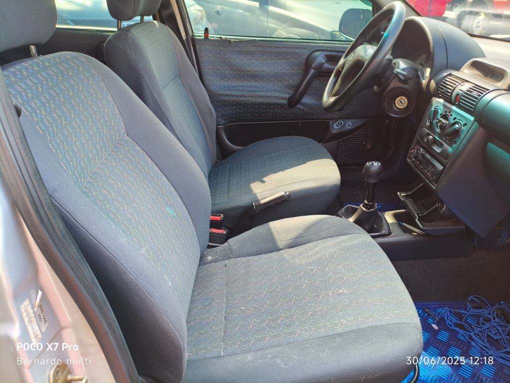 Chevrolet Corsa Hatch Prata