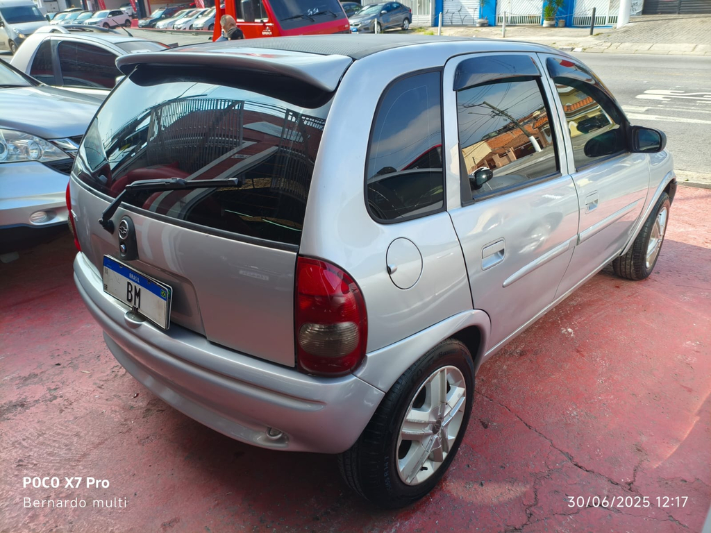 Chevrolet Corsa Hatch Prata