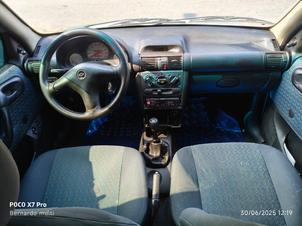 Chevrolet Corsa Hatch Prata