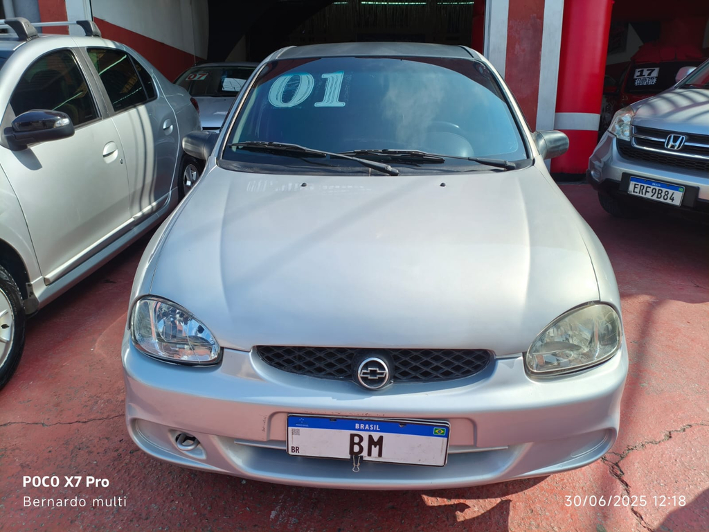 Chevrolet Corsa Hatch Prata